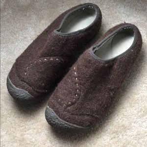 Keen slippers